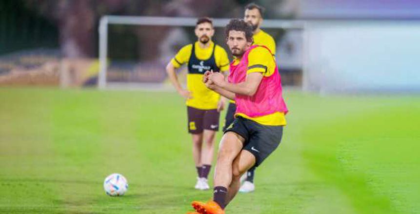 جماهير الاتحاد تدعم أحمد حجازي بعد هدفه في مرماه أمام الهلال السعودي