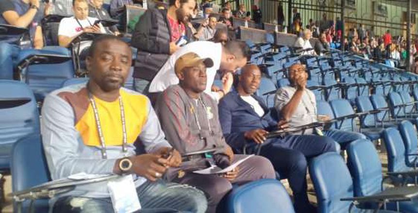 مدرب غانا يُشاهد مباراة مصر وجنوب أفريقيا من المدرجات