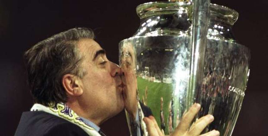 الأهلي يعزي ريال مدريد في وفاة رئيسه السابق بسبب كورونا