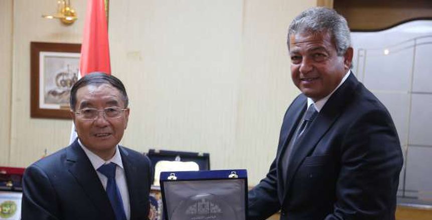 وزير الشباب والرياضة يستقبل السفير الصيني بالقاهرة