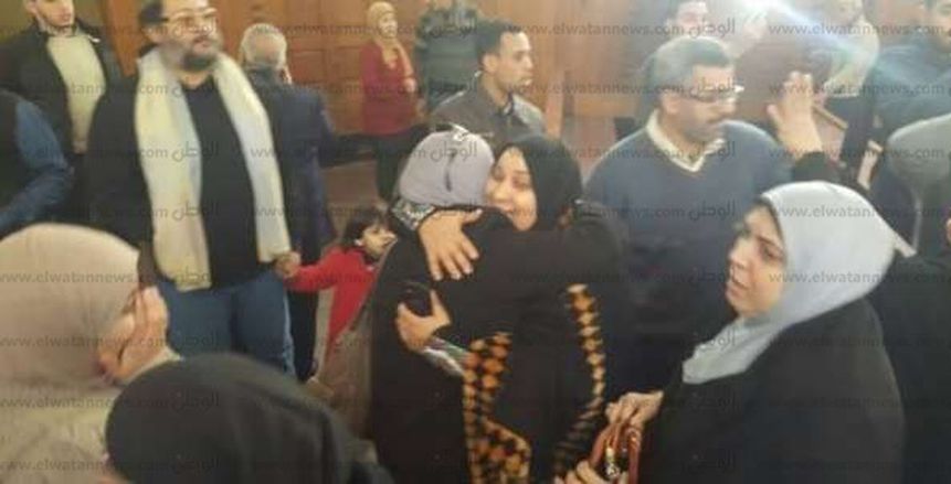 بالصور| فرحة أسر ضحايا "مذبحة بورسعيد" داخل قاعة محكمة النقض