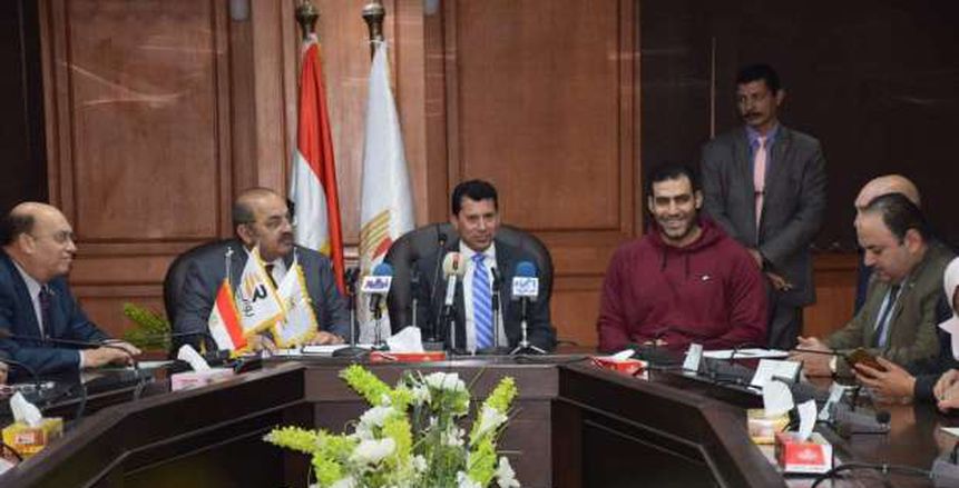 وزير الرياضة يكشف كواليس رفع الإيقاف عن إيهاب عبدالرحمن