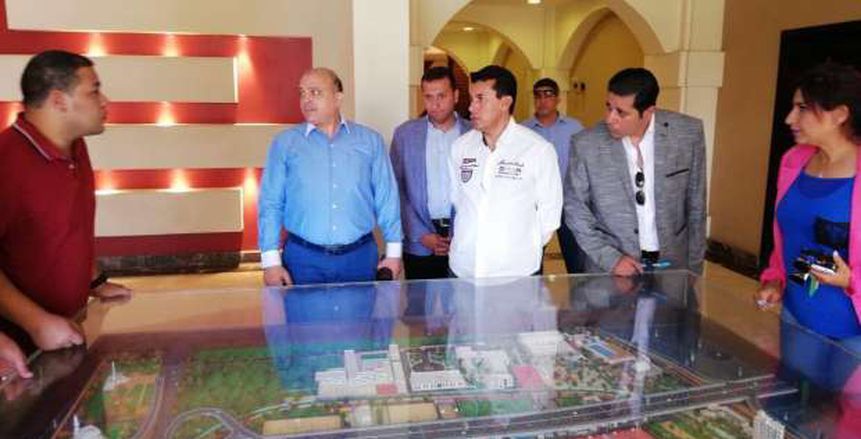 بالصور| وزير الرياضة يبدأ جولاته بزيارة مركز شباب الجزيرة