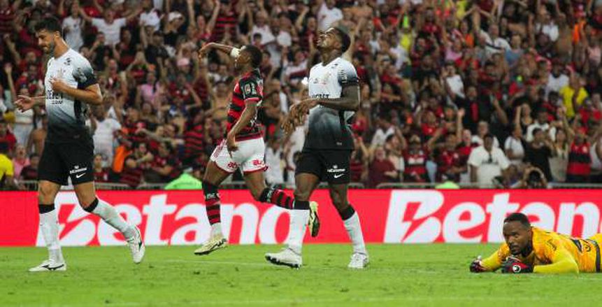 فلامنجو يحتل صدارة الدوري البرازيلي بفوزه على كورينثيانز بهدفين دون رد