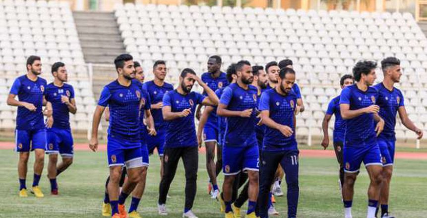 الأهلي يؤدي مرانه الأخير على استاد برج العرب