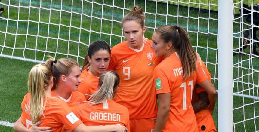 بالفيديو| لقطة غريبة في مباراة هولندا والكاميرون بمونديال السيدات
