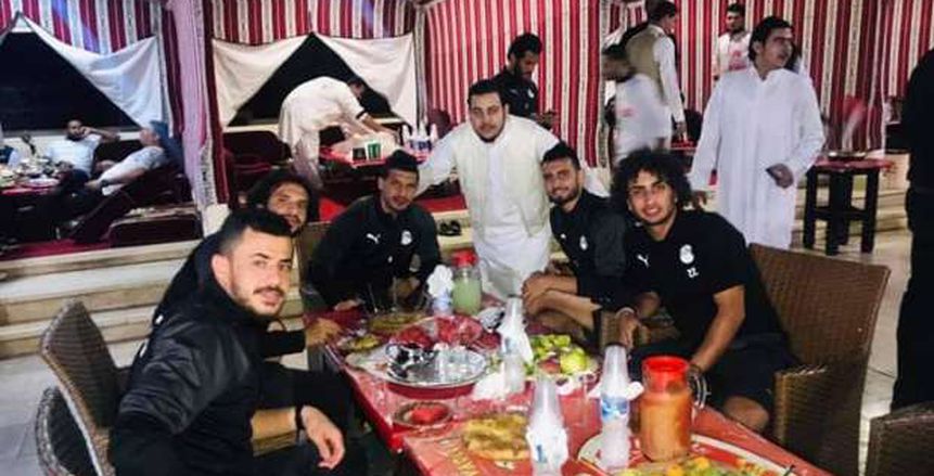 بالصور.. عشاء لمنتخب مصر في أحد مطاعم برج العرب