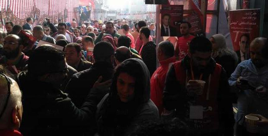 "طاهر" يغير مكانه فى خيمة انتخابات الأهلى بسبب «بيبو»