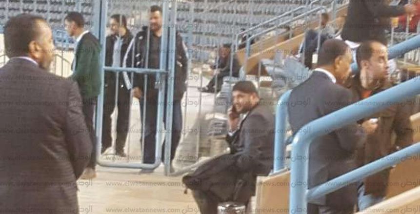 يامن بن ذكري يؤازر لاعبي الزمالك في مباراة حرس الحدود بالكأس