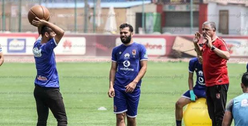طارق عبدالعزيز يقود مران الأهلي في حضور «4 لاعبين»