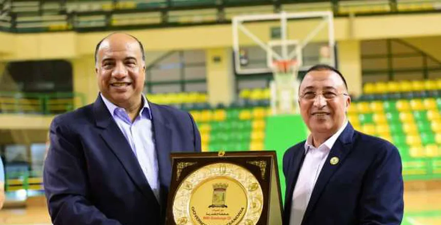«الشريف» يكرم أبطال فريق كرة السلة بنادي الاتحاد السكندري