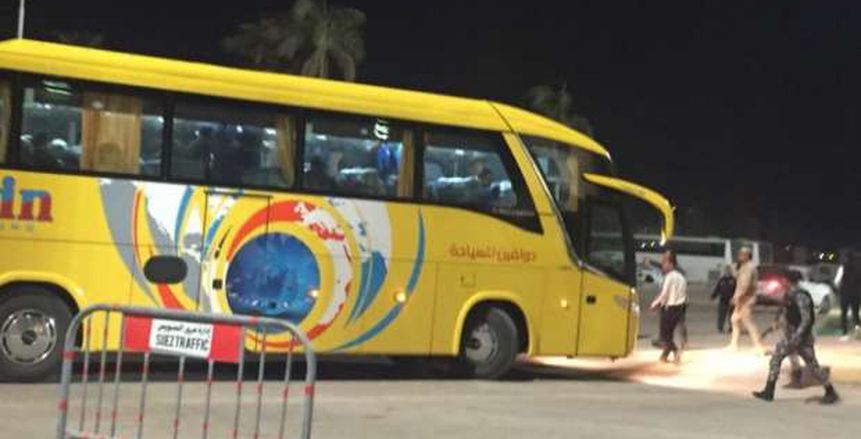بالصور.. الزمالك يستقل حافلة سياحية بعد تعطل أتوبيس الفريق