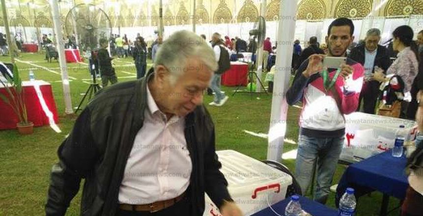 حسن حمدي يدلي بصوته في انتخابات «الصيد»