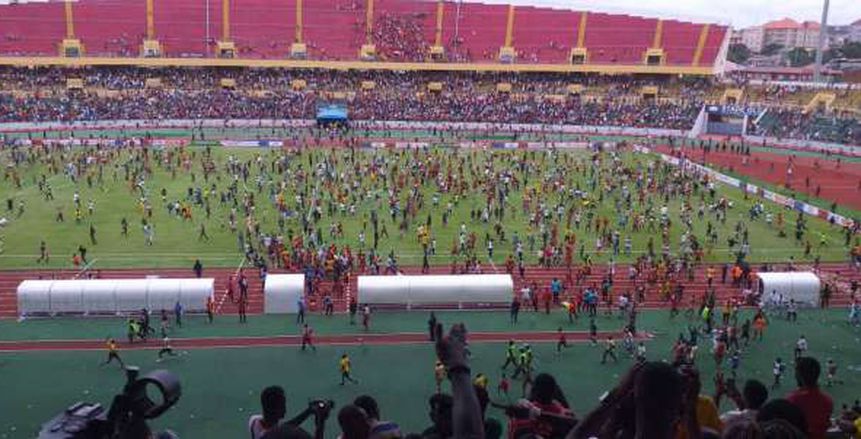 جماهير غينيا تقتحم الملعب بعد الفوز القاتل على مالاوي في التصفيات