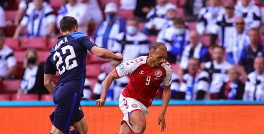 انطلاق الشوط الثاني من مباراة الدنمارك وفنلندا في يورو 2020
