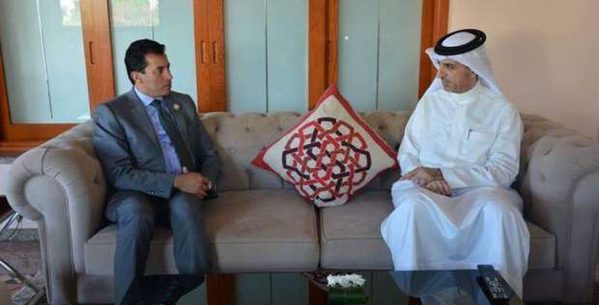 أشرف صبحي يبحث سبل التعاون مع وزير الرياضة البحريني