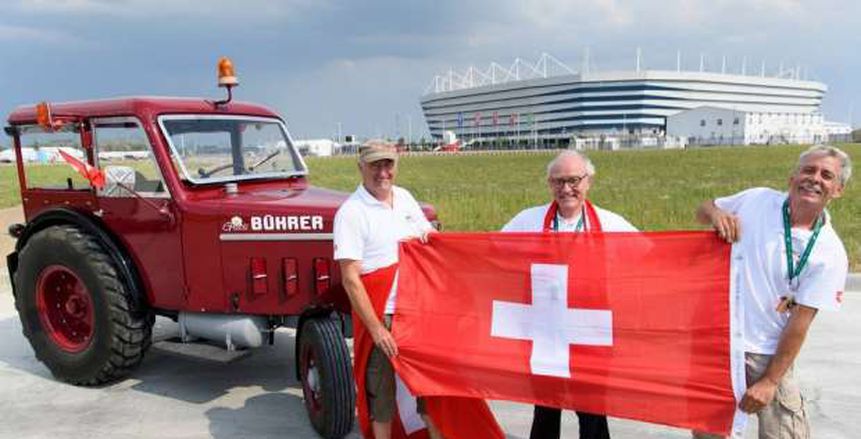 مشجع سويسري يسافر إلى روسيا بجرار لمؤازرة منتخب بلاده في المونديال