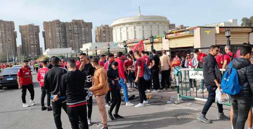 بدء دخول جماهير الأهلي إلى استاد القاهرة استعدادا لمؤازرة الأحمر أمام الرجاء