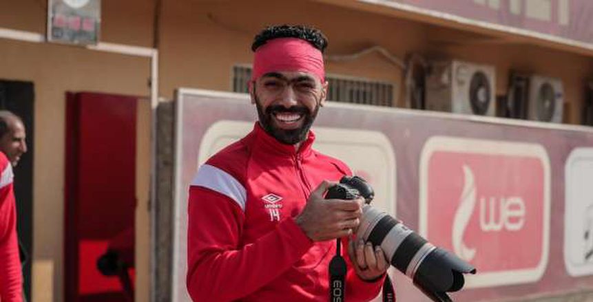 فيديو| الشحات "مصور" في مران الأهلي.. النينجا لديه مهارات أخرى