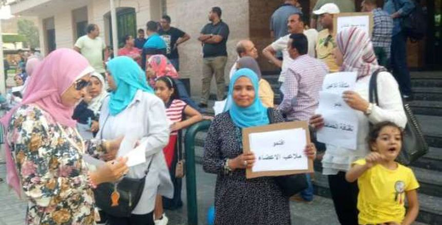 عاجل| شاهد بالصور اعتصام أعضاء المقاولون ضد مجلس الإدارة