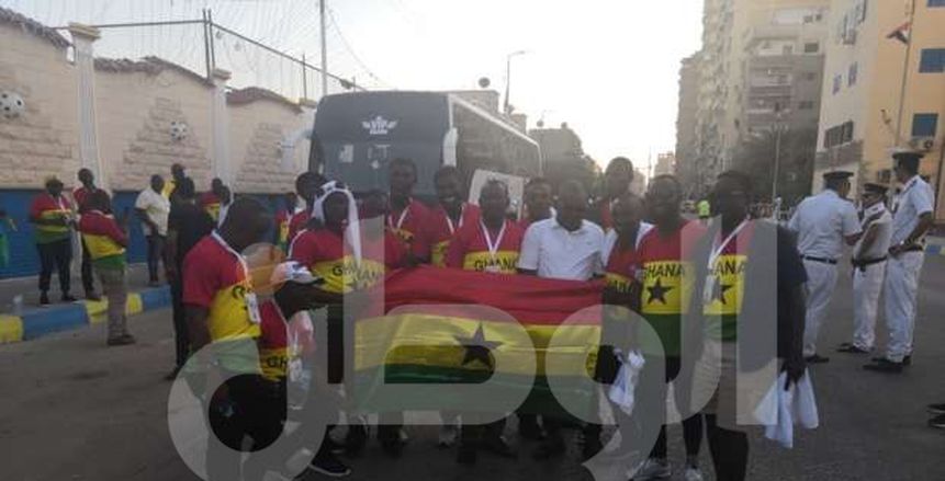 بالصور.. توافد جماهير غانا على ملعب الإسماعيلية قبل مواجهة تونس