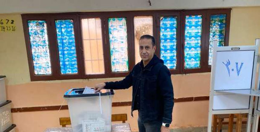 أسامة عبد الكريم يدلي بصوته في الانتخابات الرئاسية