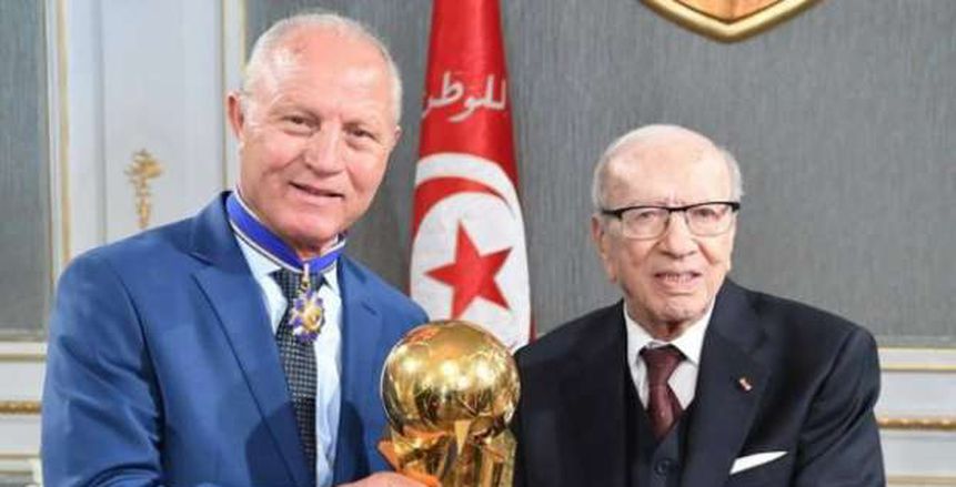 بالصور.. رئيس تونس يُكرم النجم الساحلي بعد تتويجه بكأس زايد