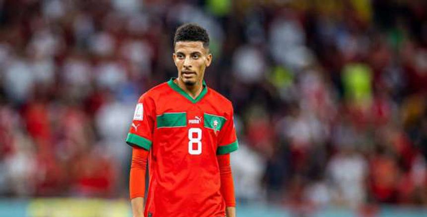 أوناحي نجم الكرة المغربية يدعم مصر أمام غانا (صورة)