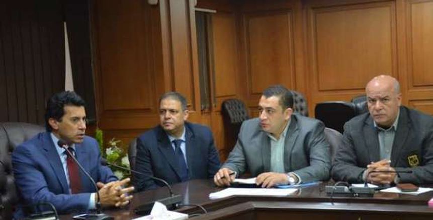 وزير الرياضة يناقش استعدادات الوزارة لماراثون زايد الخيري