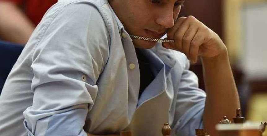 بالصور| بطل الشطرنج يعاتب وزير الرياضة "عايز أسافر أمثل مصر"