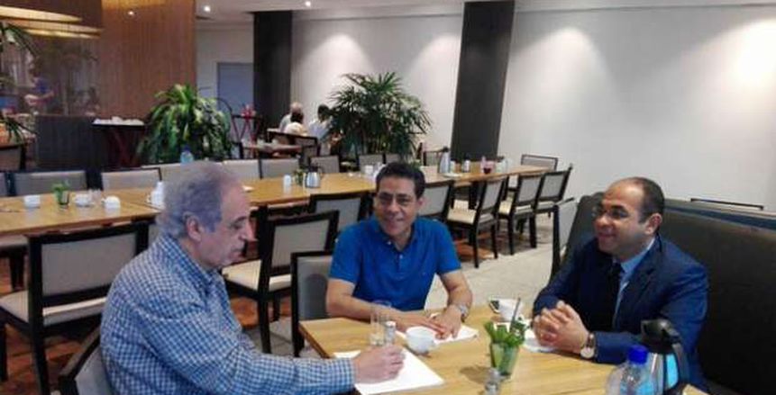 «قنديل» يعقد جلسة مع السفير المصري بالجابون