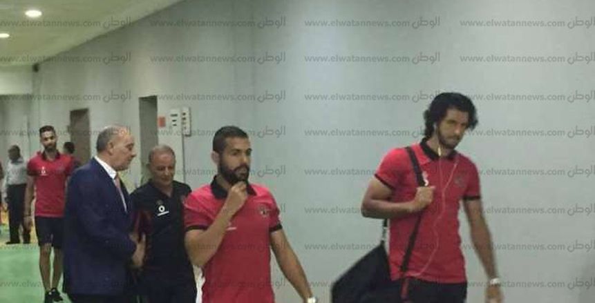 نهائي الكأس| عمرو بركات يظهر مع الأهلي رغم استبعاده من القائمة