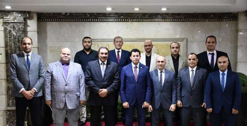 وزير الرياضة يستقبل مجلس إدارة اتحاد رفع الأثقال الجديد (صور)