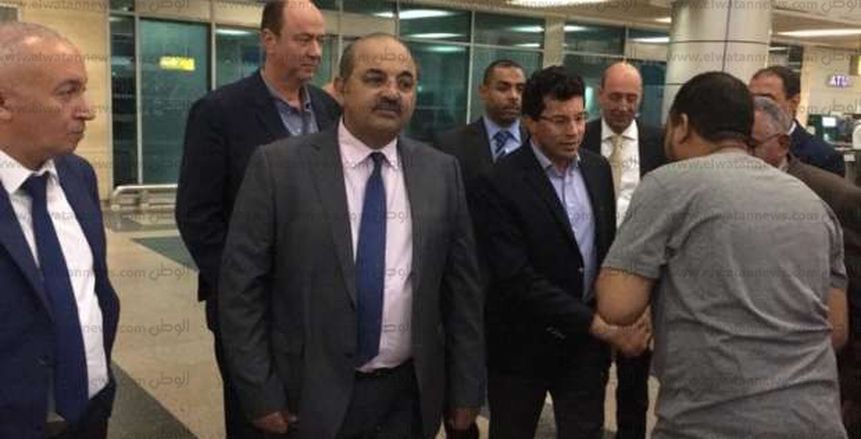 بالفيديو والصور| وزير الرياضة وحطب في مطار القاهرة لاستقبال أبطال الأوليمبياد