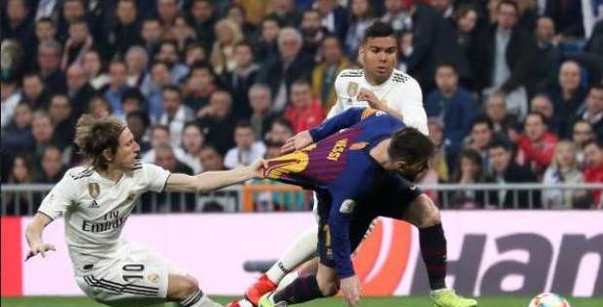 بالفيديو| جماهير ريال مدريد تهاجم لاعبي الفريق والشرطة تتدخل