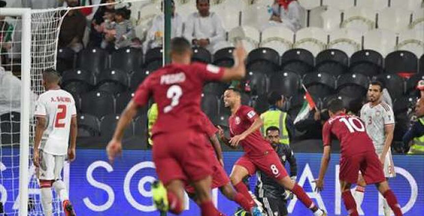 تعرف على سبب ضرب الجمهور الإماراتي للاعبي قطر بـ«الشباشب»