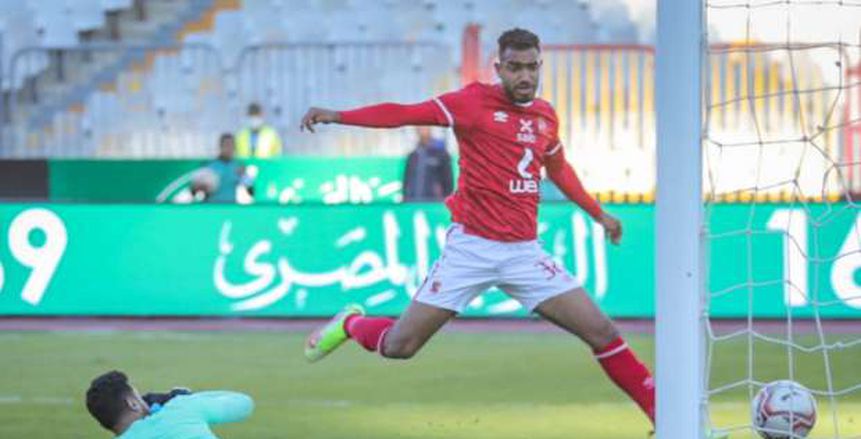 الأهلي يسجل الهدف الأول في شباك الاتحاد السكندري عن طريق أحمد سيد غريب