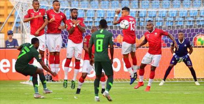 وزير الشباب والرياضة بمدغشقر يزور بعثة منتخب بلاده بمقر الإقامة