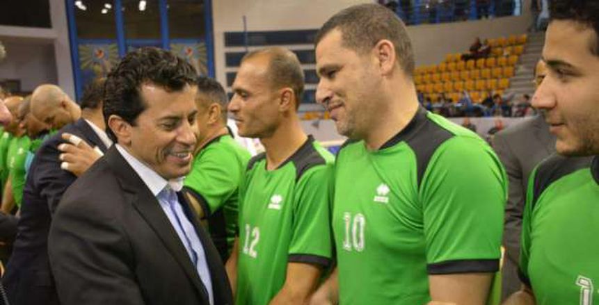 وزير الشباب والرياضة يحضر مباراة السوبر لـ«الكرة الطائرة جلوس»