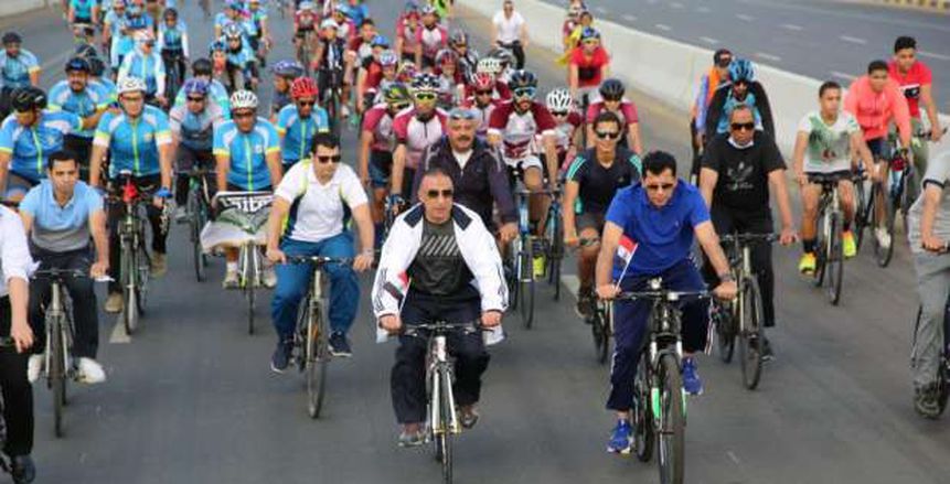 وزير الرياضة يقود ماراثون للدراجات الهوائية بالإسكندرية (صور)
