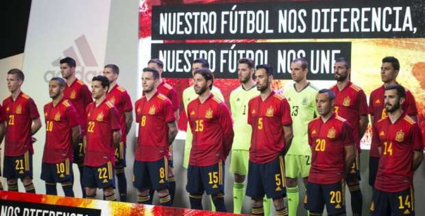 المنتخب الإسباني يقدم رسميًا قميصه الجديد ليورو 2020