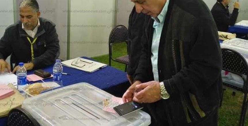 بالصور| مدير الأهلي يدلي بصوته في انتخابات الجزيرة