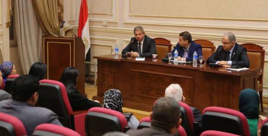 «عبد العزيز» يناقش آليات دعم الوزارة للمشروعات الصغيرة والمتوسطة بمجلس النواب