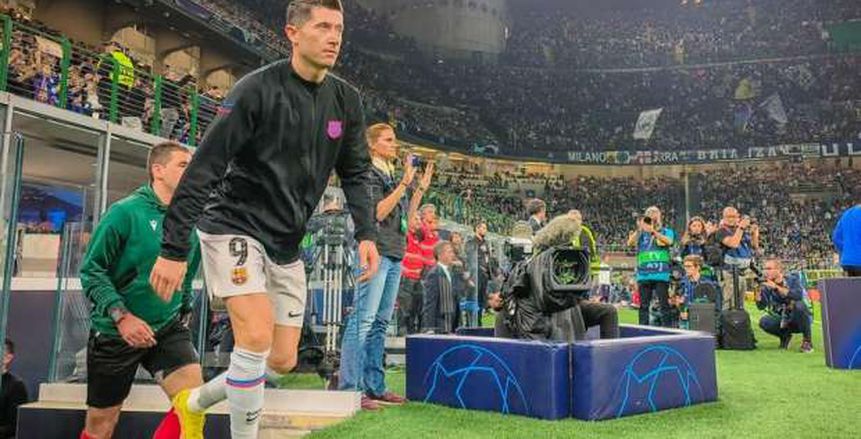 ليفاندوفسكي ولاوتارو يقودان تشكيل مباراة برشلونة وإنتر في أبطال أوروبا