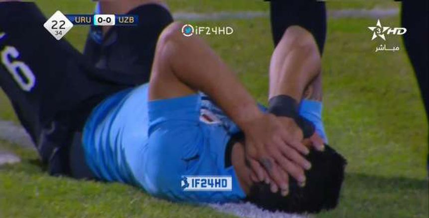 بالفيديو والصور| «سواريز» يتعرض للإصابة أمام أوزباكستان.. واللاعب يثور في وجه الحكم