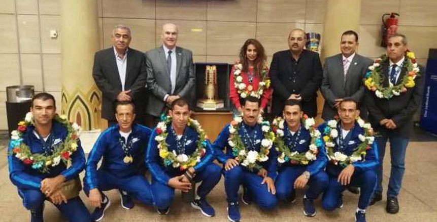 بعد التتويج بـ «كأس العالم»| استقبال رسمي لـ «منتخب الفروسية» في مطار القاهرة