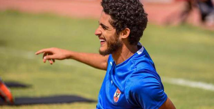 رغم إجازة الأهلي.. أحمد الشيخ يلعب كرة القدم على الشاطئ في أول أيام "الأضحى"