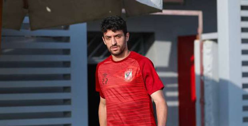 طاهر محمد طاهر يحصل على أول بطاقة حمراء في الدوري