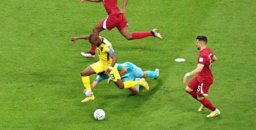 الأولى في كأس العالم 2022.. حارس قطر يمنح الإكوادور ضربة جزاء