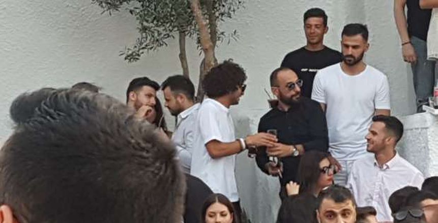 بيشرب في حفلة.. فيديو جديد لـ عمرو وردة يهدد مسيرته مع باوك اليوناني